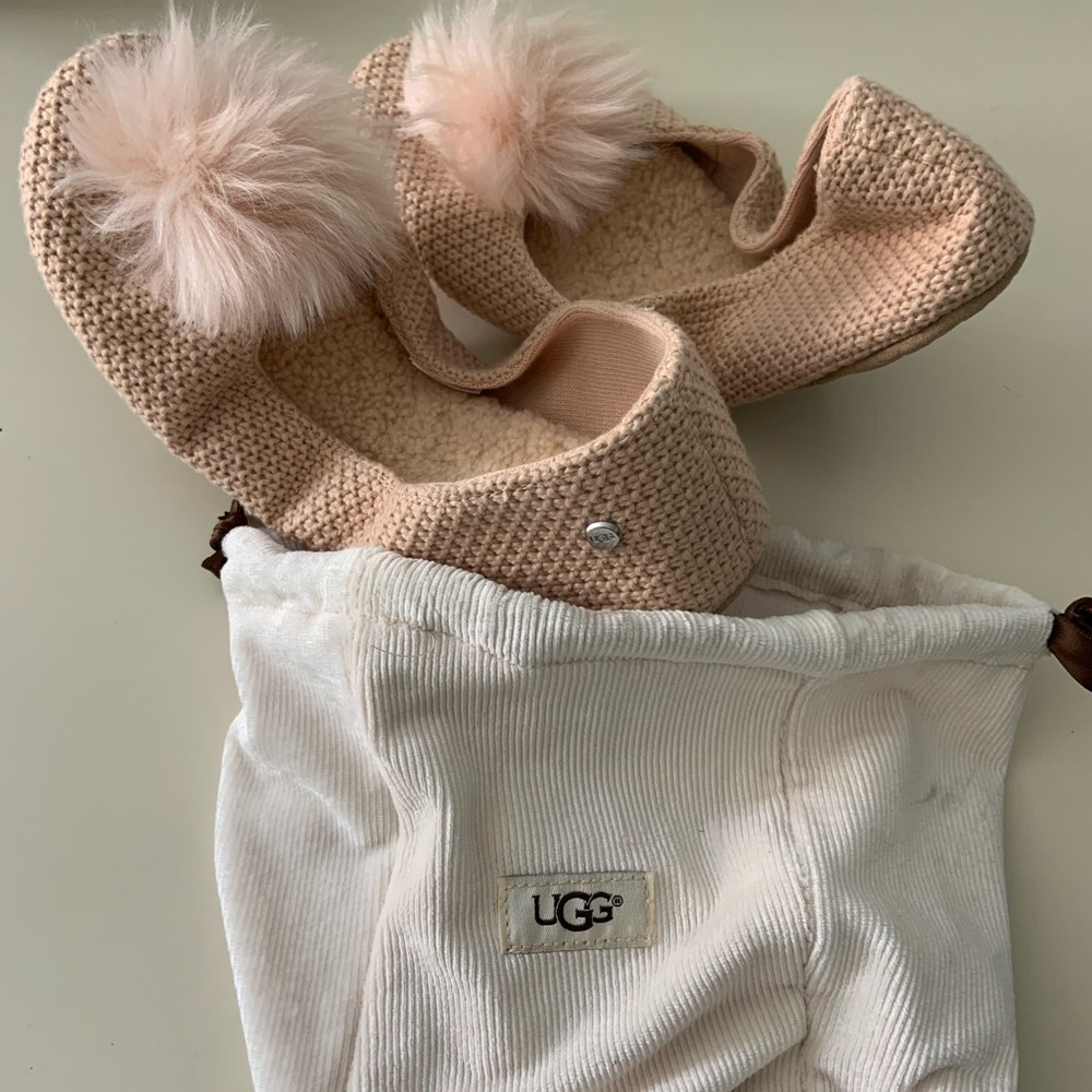 UGG slippers in pouch